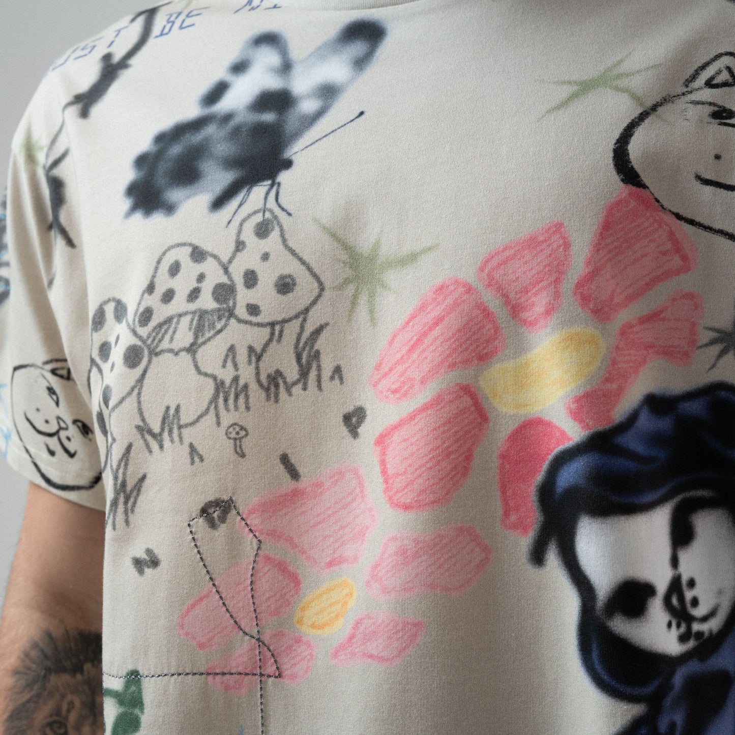 PLAYERA GOOSEBUMPS (HUESO)