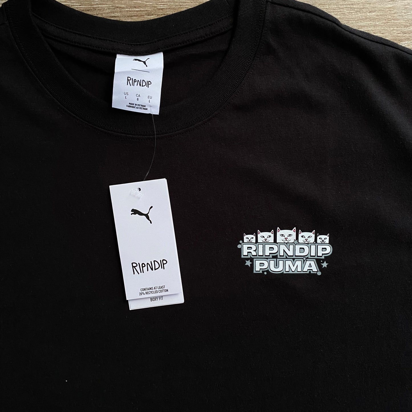 TEE RIPNDIP X PUMA BOXY GRAPHIC “PUMA” (Negro)