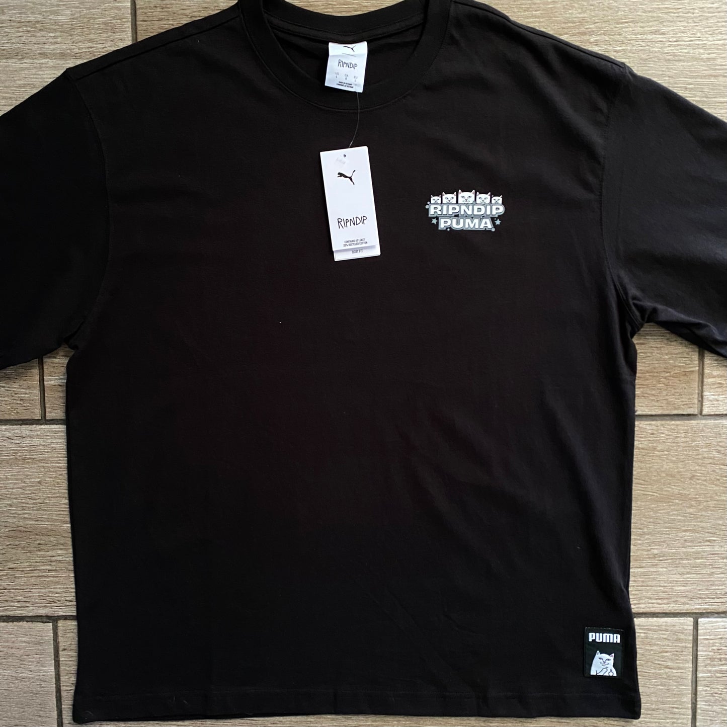 TEE RIPNDIP X PUMA BOXY GRAPHIC “PUMA” (Negro)