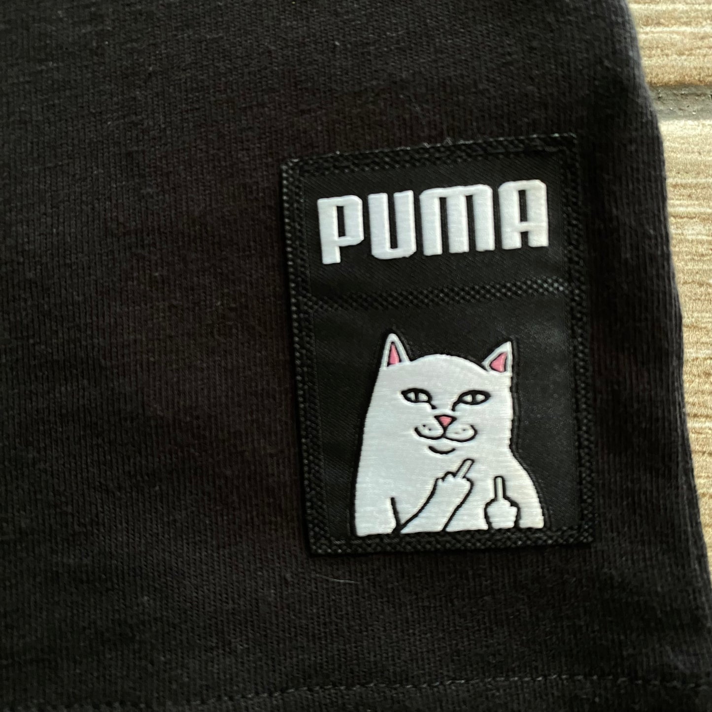 TEE RIPNDIP X PUMA BOXY GRAPHIC “PUMA” (Negro)