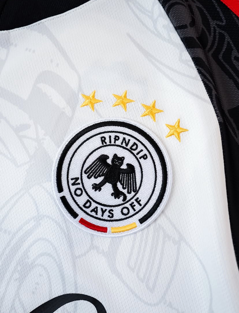 JERSEY FUTBOL RIPNDIP -ALEMANIA 🇩🇪 (BALNCO)