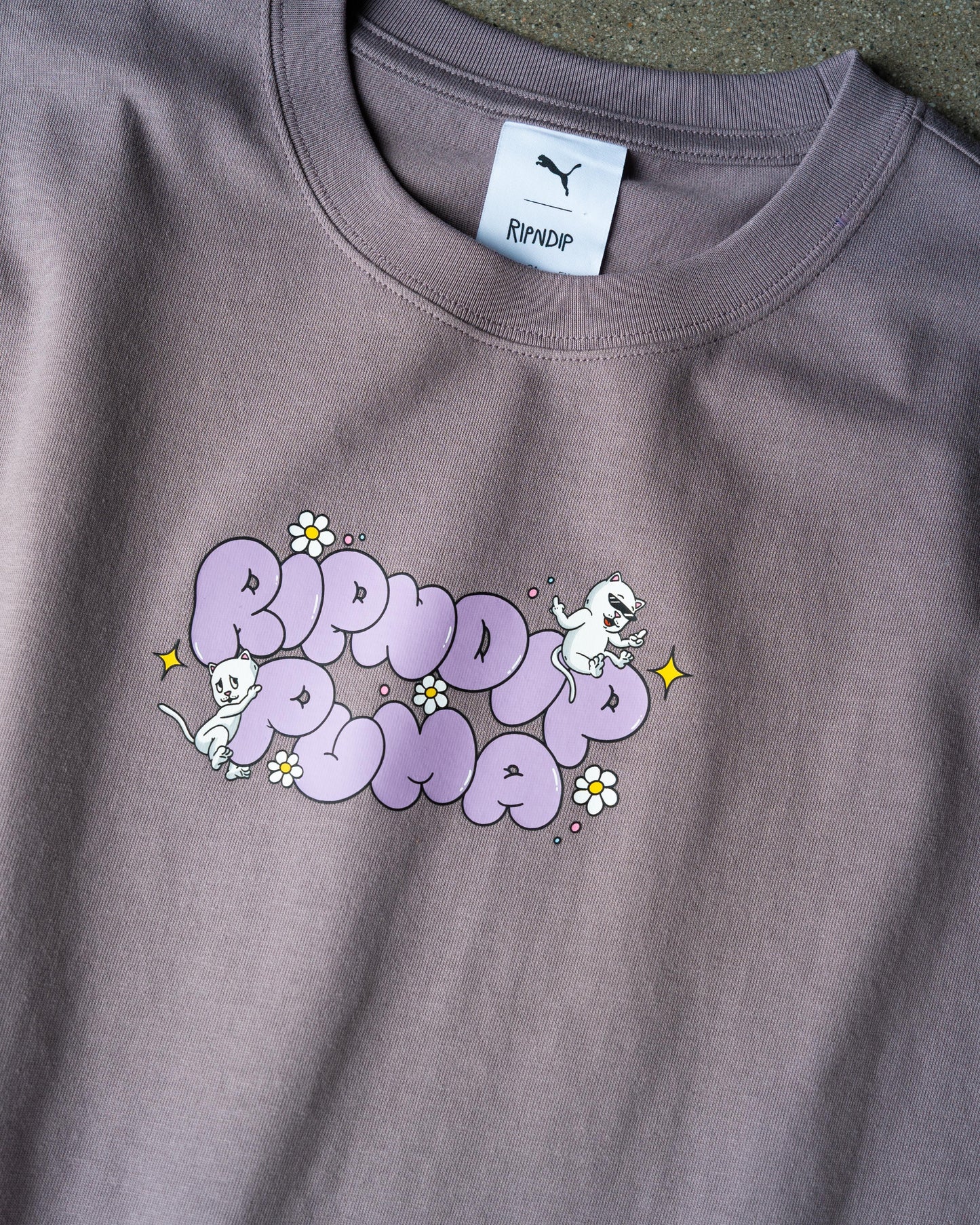 TEE RIPNDIP X PUMA BOXY GRAPHIC “PLUM JAM” (Morado)
