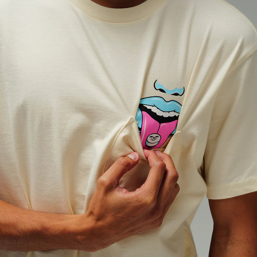 PLAYERA TAKE YOUR MEDS POCKET (NATURAL)