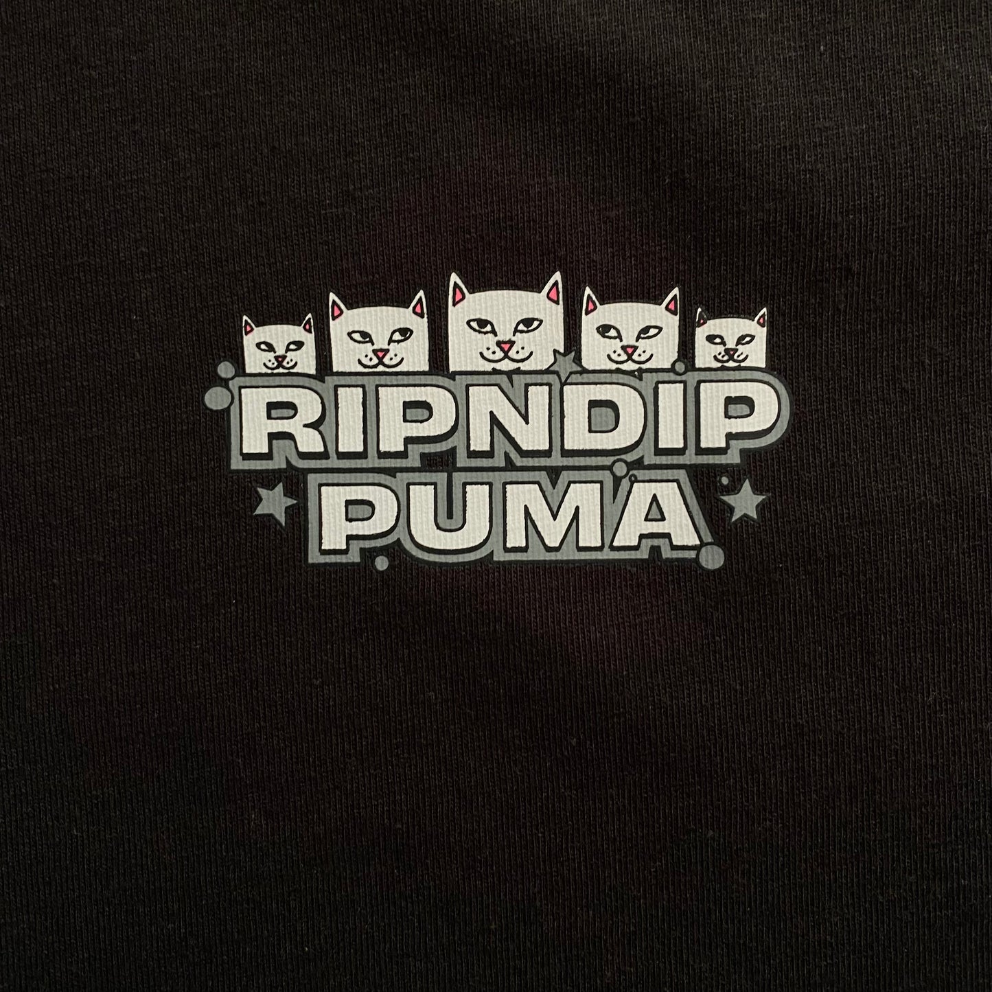 TEE RIPNDIP X PUMA BOXY GRAPHIC “PUMA” (Negro)