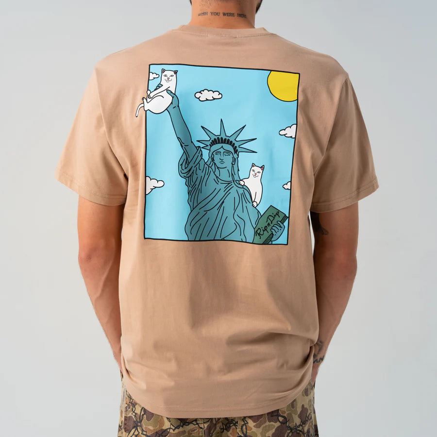 PLAYERA LIBERTY POCKET (ALMOND)