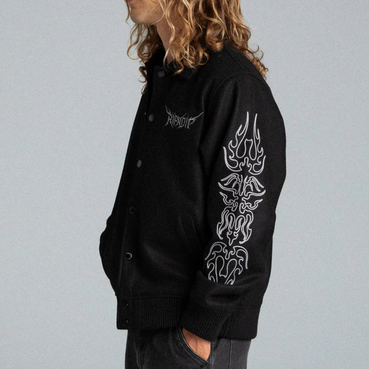 VOLT VARSITY JACKET (NEGRO)