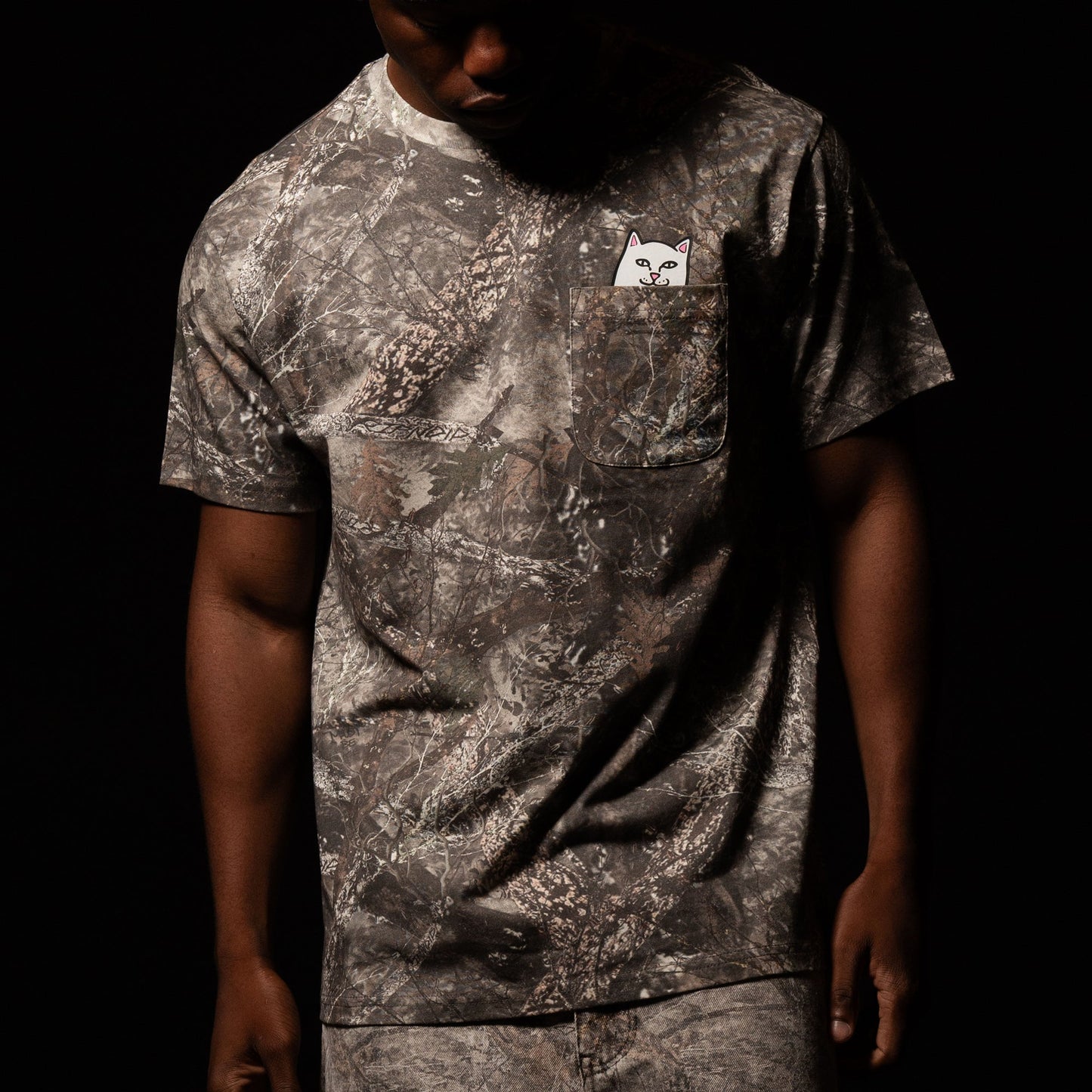 PLAYERA LORD NERMAL POCKET (NERM TREE CAMO)