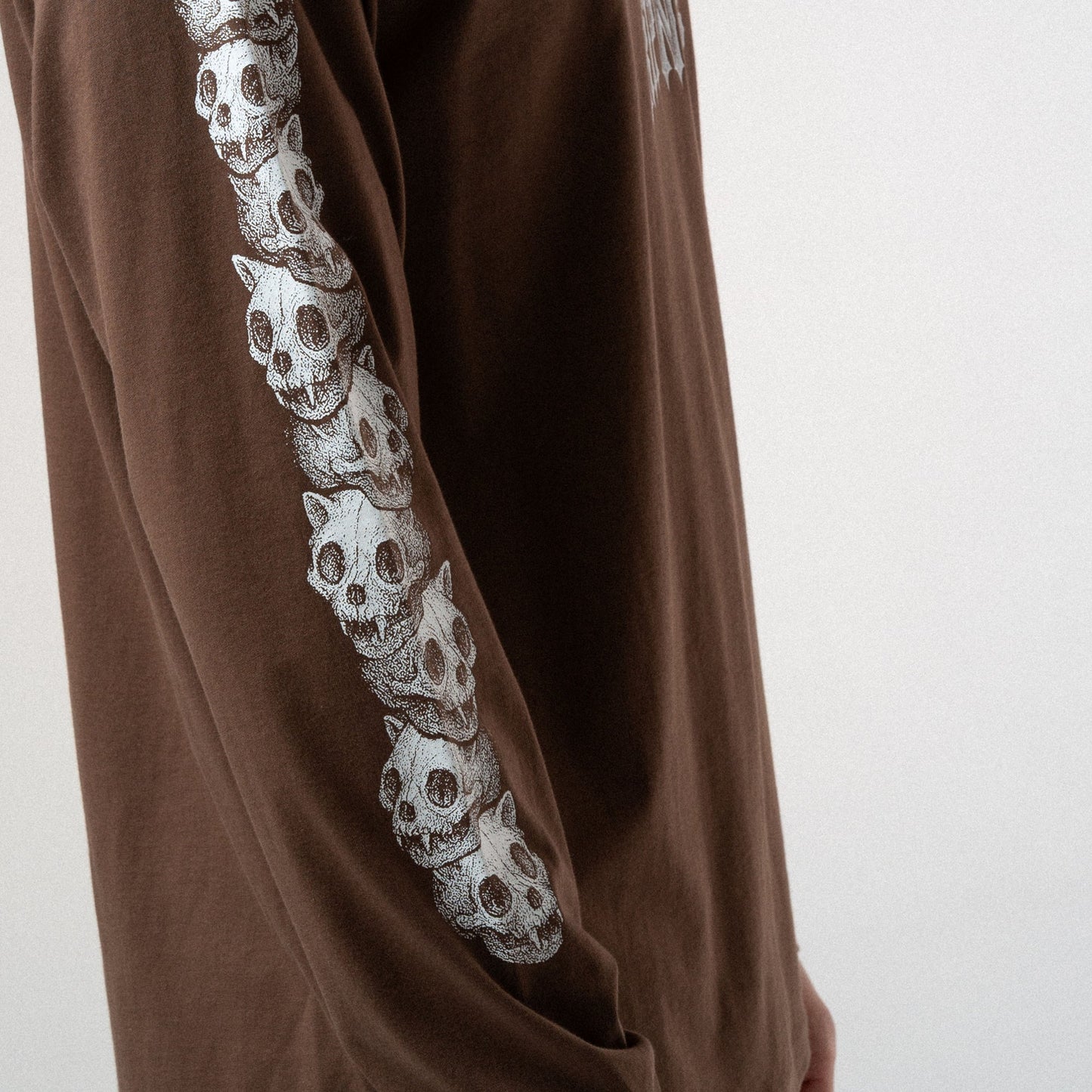 PLAYERA MANGA LARGA WASTELAND (CAFE)