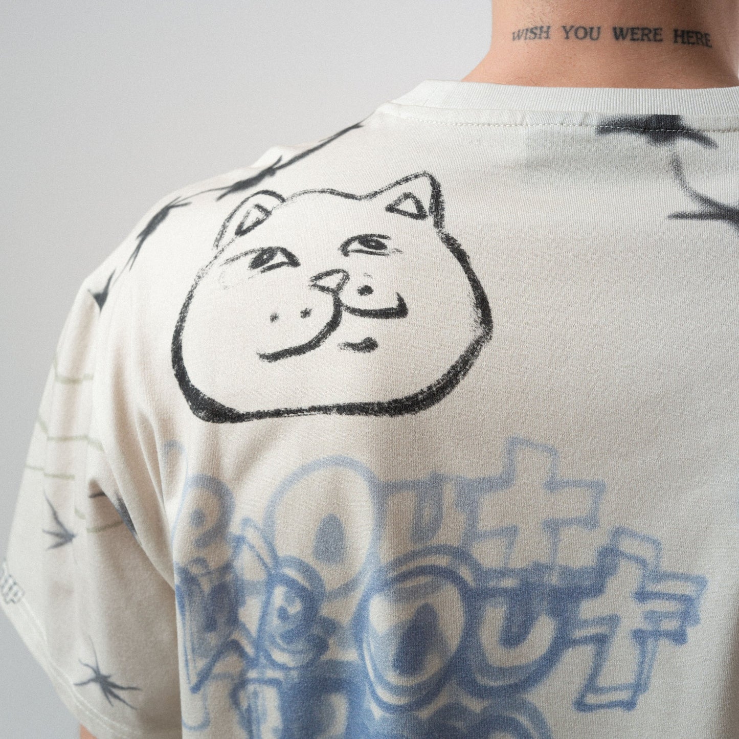 PLAYERA GOOSEBUMPS (HUESO)