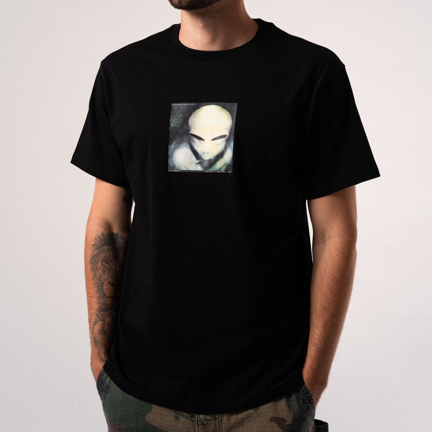 PLAYERA SPACING OUT (NEGRO)