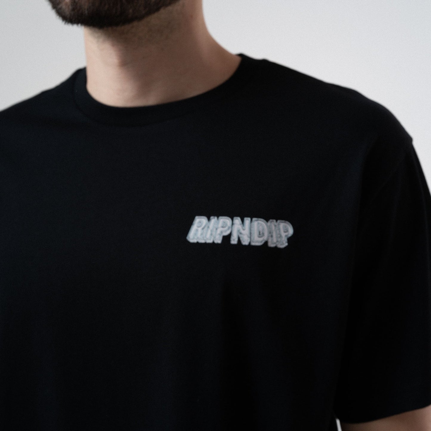 PLAYERA COLOSSUS (NEGRO WASH)