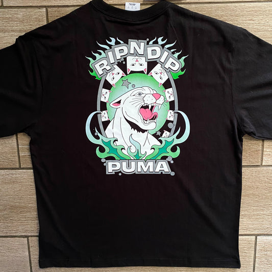 TEE RIPNDIP X PUMA BOXY GRAPHIC “PUMA” (Negro)