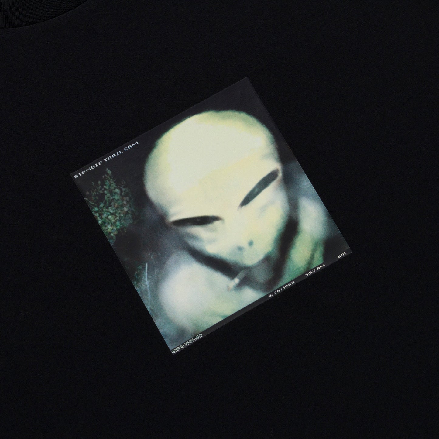 PLAYERA SPACING OUT (NEGRO)