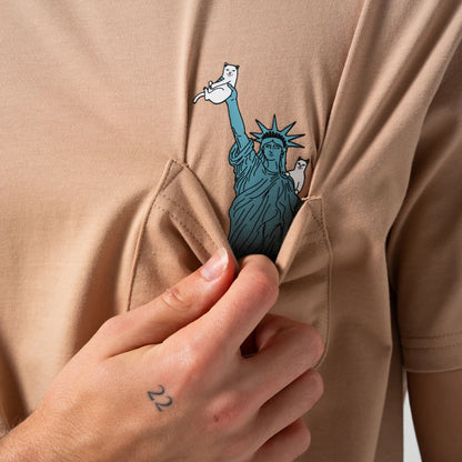 PLAYERA LIBERTY POCKET (ALMOND)