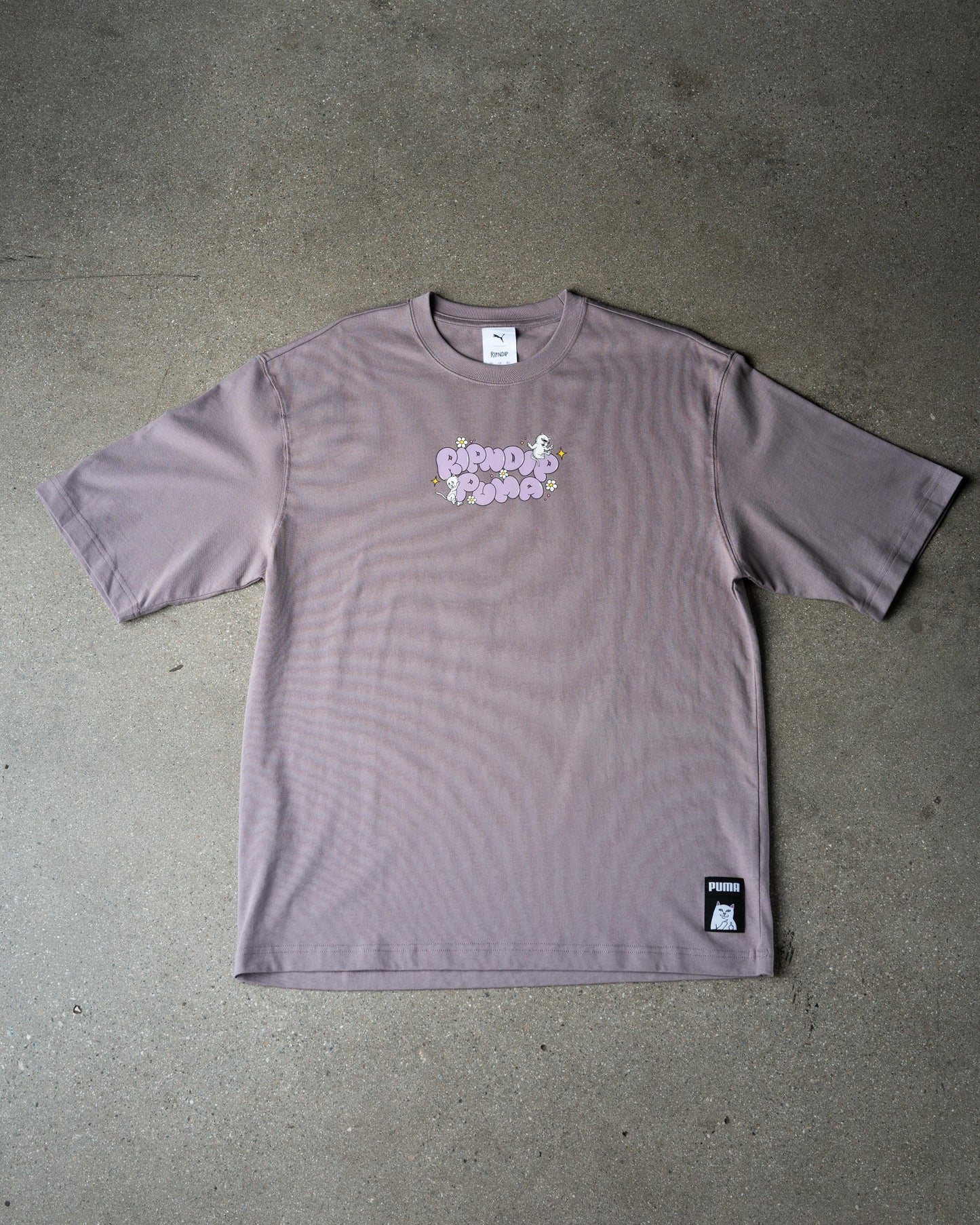 TEE RIPNDIP X PUMA BOXY GRAPHIC “PLUM JAM” (Morado)