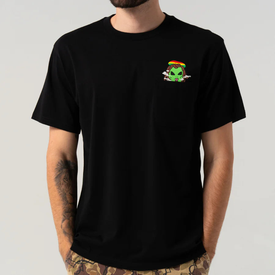 PLAYERA SMOKING RASTA ALIEN POCKET (NEGRO)