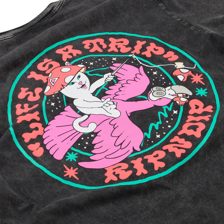 PLAYERA TAKE A TRIP (NEGRO WASH )