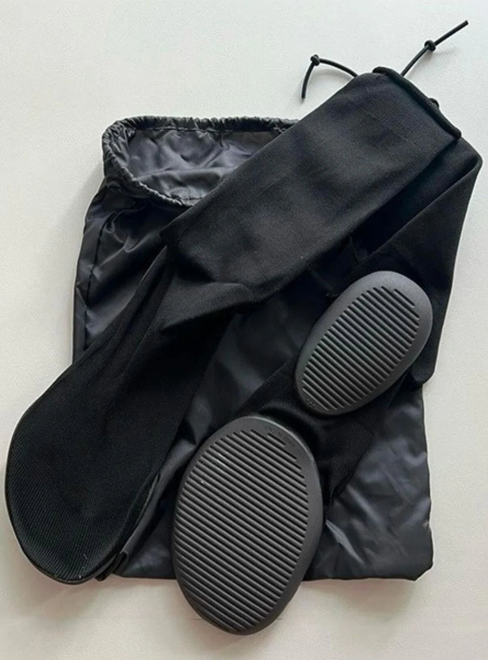 YEEZY “PODS” (NEGRO)