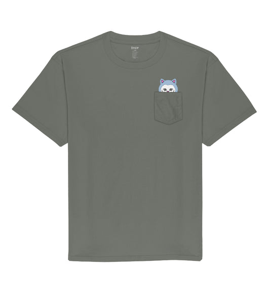 PLAYERA NERMBOOBOO POCKET (DUSTY SAGE)