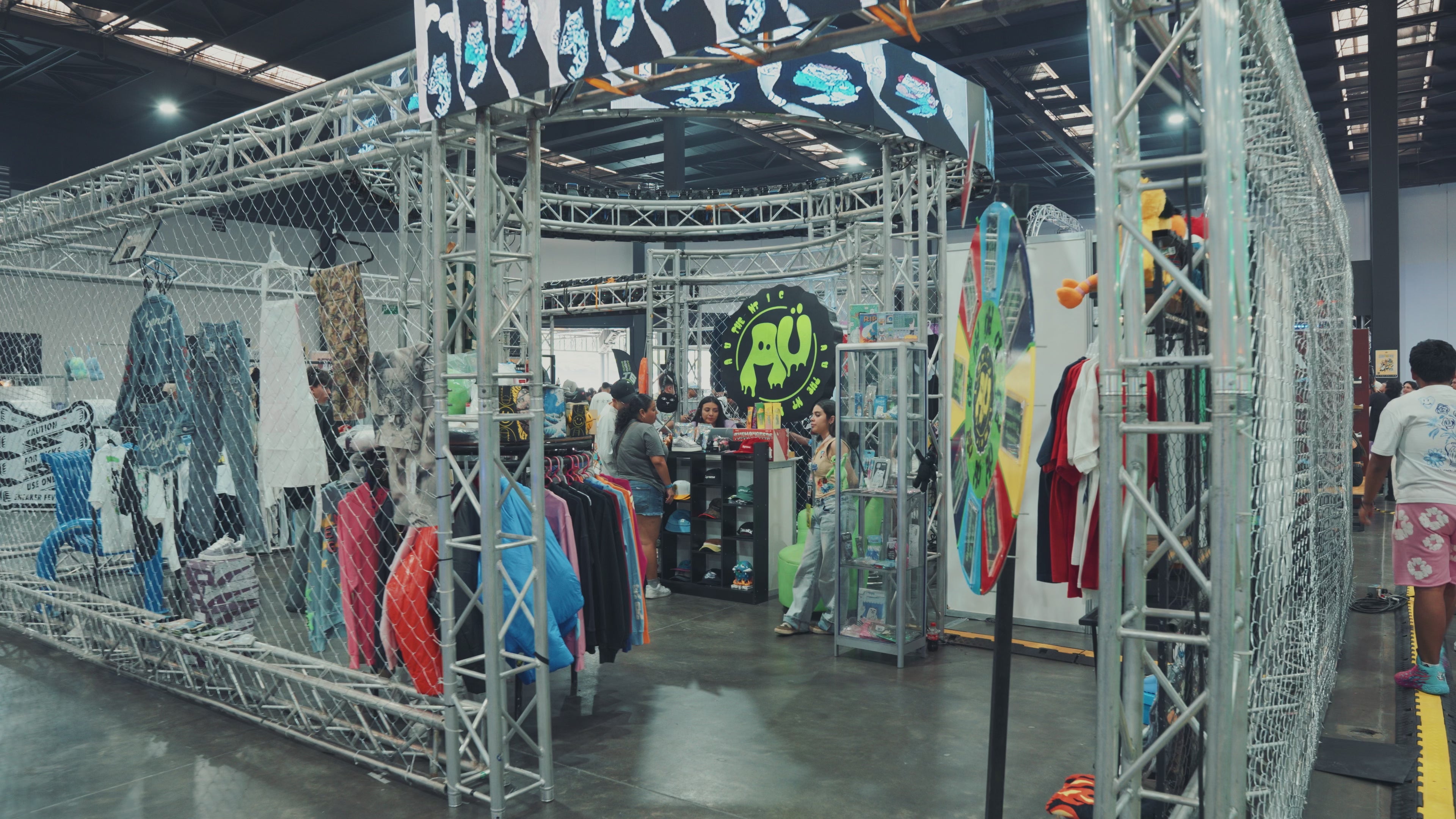 Cargar video: Disfruta el video de lo que fue el ultimo Sneaker Fever 2025!